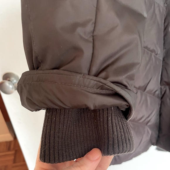 Ellen Tracy down puffer coat - Size M 
Satin and fleece lined 
Knee length - Picture 9 of 9